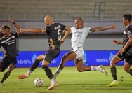 Jan Olde Riekerink Bocorkan Analisa Kekuatan Persib, Tantangan Maung Bandung di Laga Dewa United