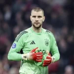 Ajax Melangkah ke Final Playoff: Maarten Paes Cetak Clean Sheet ke-6 Musim Ini