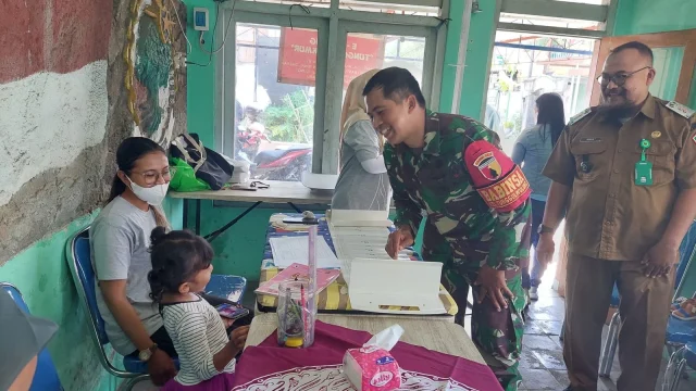 Bhabinkamtibmas Desa Welahan Dukung Pemantauan Kesehatan Balita dan Bumil