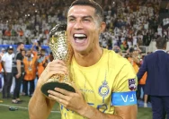 Cristiano Ronaldo Siap Angkat Trofi Pertama Bersama Al Nassr di Liga Arab Saudi