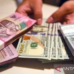 Dampak Meroketnya Dolar terhadap Ekonomi dan Kehidupan Sehari-hari: Rupiah Tertekan di Pasar