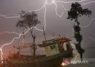 Hujan Petir Ancam Banyak Kota Besar di Indonesia - Siapakah yang Tidak Siap?