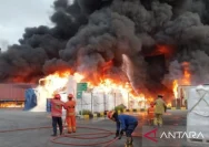 Kebakaran Gudang Plywood PT Surya Satria Timur Banjarmasin Akibat Sisa Panas Material