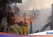 Kebakaran Peternakan di Bogor Picu Kerugian Besar dan Luka Bakar