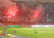 Klub Super League Waspadai Denda Besar Akibat Penggunaan Flare di Stadion