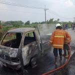 Korsleting Listrik Bikin Mobil Pikap Mitsubishi Terbakar di Bengkel Pejagoan, Kebumen
