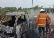 Korsleting Listrik Bikin Mobil Pikap Mitsubishi Terbakar di Bengkel Pejagoan, Kebumen