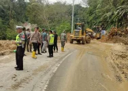 Longsor Jalan Kerinci–Bangko: Antre Jam-Jam, Lalu Lintas Buka Tutup demi Kelancaran