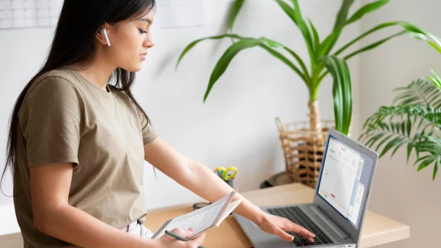 Mencari Gaji Dolar dari Rumah? Ini 5 Pekerjaan Remote Terbaik untuk Anda