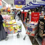 Mengapa Orang Tetap Berbelanja di Tengah Krisis? Memahami Lipstick Effect dan Strategi Hemat