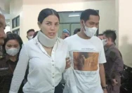 Nikita Mirzani Kembali ke Rutan Setelah Operasi Tulang Belakang