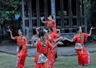 Pengalaman Unik: Santap Malam dan Tarian Adat Toraja di Buntu Pune Night Show