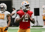 Persaingan Ketat di Pos Quarterback Tennessee: Faizon Brandon Mengungguli George MacIntyre?