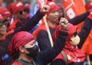 Ribuan Massa Menggelar Aksi di Depan Mapolresta Pati, Menuntut Penuntasan Kasus dan Evaluasi Kinerja Aparat