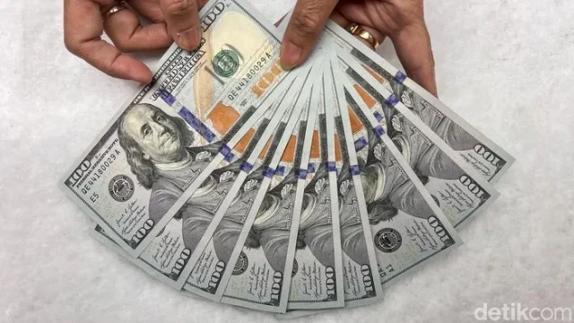 Rupiah Tertekan, Dolar AS Makin Dekat Rp17.800