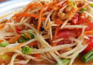 Tota Bawa Somtam Ori Menjadi Primadona Kuliner Thailand di Kudus