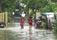 Banjir Rob di Tunggulsari Pati: Siti Aminah Bertahan dengan Lapang Dada