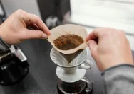 Cara Menyeduh Kopi Tubruk yang Benar agar Aromanya Maksimal dan Tidak Kelat