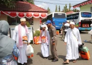 Jemaah Haji Asal Kabupaten Banjar Bahagia Pulang Bawa Oleh-oleh untuk Cucu