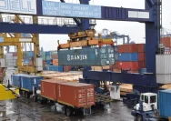 Penumpukan Kontainer di Pelabuhan Priok: Pemerintah Minta Aturan Baru dan Sanksi