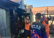 Warga Tabudarat Hulu Terima Bantuan dari Pemkab HST Setelah Rumahnya Terbakar