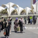 Wisatawan Padati Masjid Al-Jabbar Bandung Selama Libur Panjang Iduladha