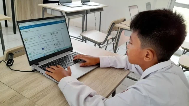 Fasilitas Laptop Transformasi Digital Sekolah Rakyat Blora: Semua Siswa Dapat