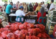 Nasi Darurat Karawang: Gerakan Mahasiswa Siapkan Bantuan Pokok di Tengah Krisis Ekonomi
