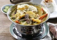 Soto Betawi Berkuah Susu, Menu Baru yang Memikat Pelanggan di Warung Mubarok Kudus