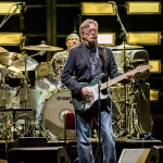 Eric Clapton Dihantam Benda di Konser di Madrid, Berhenti Tampil