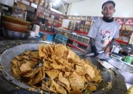 Genah Rasa Bandung: Surga Oleh-Oleh 24 Jam dengan Tempe Goreng yang Viral