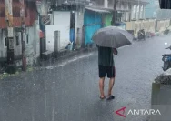 Hujan Petir dan Angin Kencang Menghantam Kalsel, Warga Diminta Waspadai