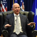 Jeff Bezos dan Kontradiksi Janji AI di Tengah PHK Massal Amazon