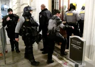 Kejadian Mengerikan di Capitol Hill: Pria Terluka Setelah Ditikam oleh Stranger dan Dilepas Karena Insanity