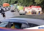 Kemacetan Panjang di Sitinjau Lauik Akibat Truk Mogok