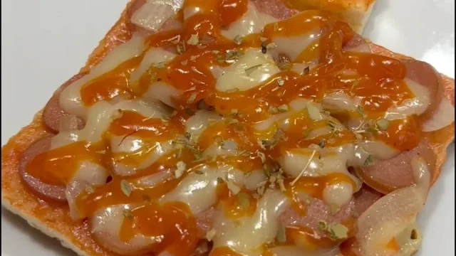 Pizza Mini Roti Tawar Isi Sosis: Camilan Praktis yang Viral di Kalangan Keluarga