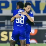 Remontada Gila Persib vs Bhayangkara: Kemenangan 4-2 Bawa Persib ke Puncak Super League