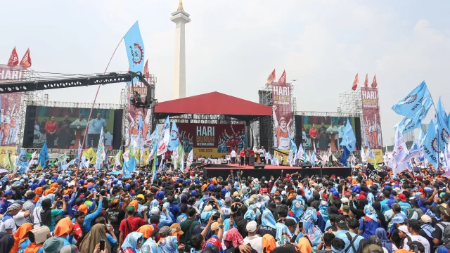 Ribuan Buruh Kudus Ikuti Peringatan Hari Buruh di Monas: Solidaritas Nasional