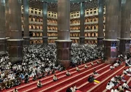 Subuh Penuh Berkah: Ribuan Jemaah Padati Masjid Istiqlal untuk Salat Iduladha