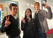 Syifa Hadju Bikin Fans CORTIS Iri dengan Foto Bareng Keonho dan Martin di Seoul