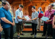 Wabup Badung Salurkan Akta Kematian dan Penghargaan Tertib Administrasi di Abiansemal
