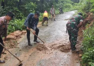 Warga Dukuh Paras Gabus Bergotong Royong Bersihkan Lumpur Pasca Banjir Bandang