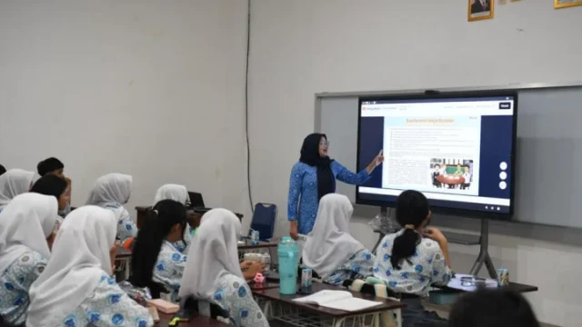 Kemendikdasmen Tetapkan Hari Belajar Guru untuk Meningkatkan Profesionalisme