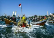 Prajurit TNI AL Sertai Tradisi Sedekah Laut di Pati untuk Menghargai Rasa Syukur Masyarakat